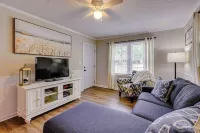 Charming 2-Bd 1-Ba home in Easley near GVL & Clemson w/ WiFi, Self check-in & AC Hotels in Easley