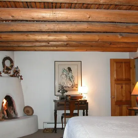 Beautiful Mountain Views, Beamed Ceilings, 2 Fireplaces