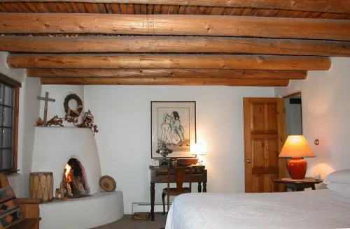 Beautiful Mountain Views, Beamed Ceilings, 2 Fireplaces