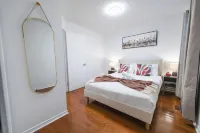 Spacious 4 bedroom Home (15 mins from YYZ airport)