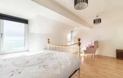 Stylish sea front apartment, 3 bedrooms, 2 bathrooms apartment, pet friendly Hotels in 