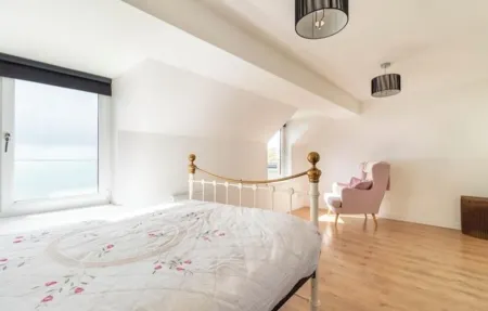 Stylish sea front apartment, 3 bedrooms, 2 bathrooms apartment, pet friendly