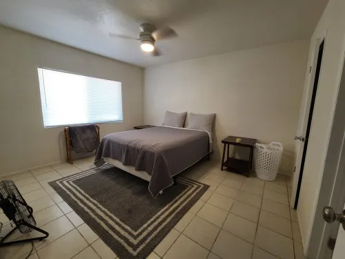 Cozy 1-bedroom with queen size bed, couch bed, full kitchen and full bathroom