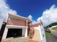 Villa Béliya 3 bd piscine mer 8 pers nord caraïbe Hotels in Le Carbet