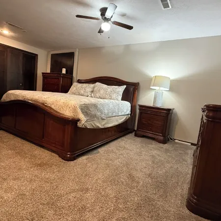Relaxing 4-bedroom Retreat with Cozy Patio in Sioux Falls & 2 full kitchens