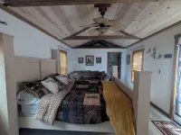 Charming studio in fabulous Dresden with WiFi, AC, on horse property Hotels in Weakley County