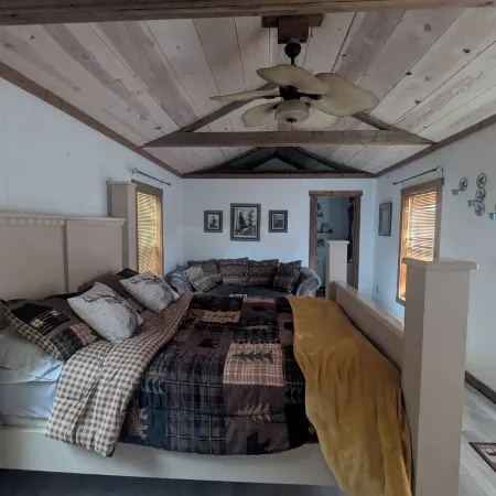 Charming studio in fabulous Dresden with WiFi, AC, on horse property Отели в г. Уикли