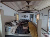 Charming studio in fabulous Dresden with WiFi, AC, on horse property