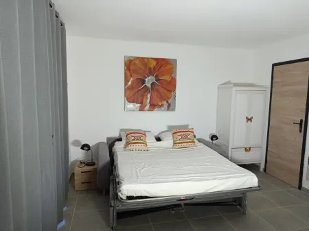 Magnificent independent Studio