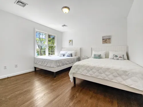 Summer house in Centerville/Barnstable, 5 min from lake, close to cape cod mall