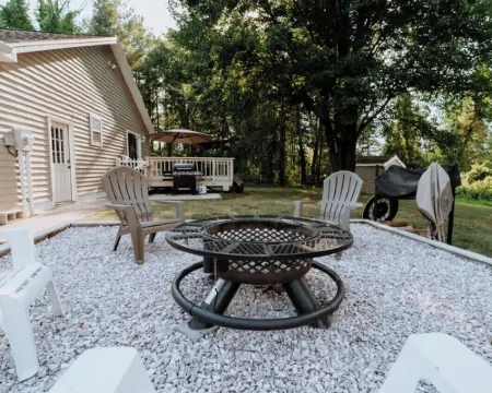 Lake house with a game room 庫克薩基酒店