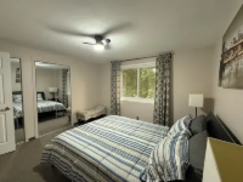 Charming 3 Bedroom 2.5 bathroom finished basement, Huge yard and Charcoal grill Hotels in Baraboo