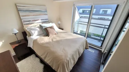 2 Bed 3 Bath Townhome at Friday Harbour Resort Boardwalk Отели в г. Иннисфил