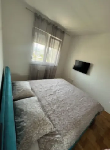 “Cozy Haven & Chic Urban Oasis” 東部新薩拉熱窩酒店