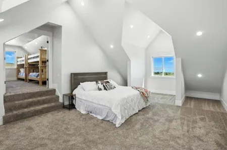 The Last Frontier - Hot Tub. Basketball Court . Teepee. 20 Acres with Lake Views