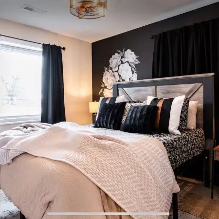 Charming house, sleeps plenty with Hot Tub and large backyard and fire pit