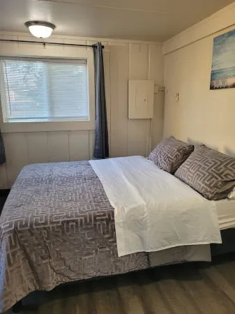 Charming 1-bedroom apartment in lovely Coos Bay. Wi-Fi included! Отели в г. Банкер Хилл