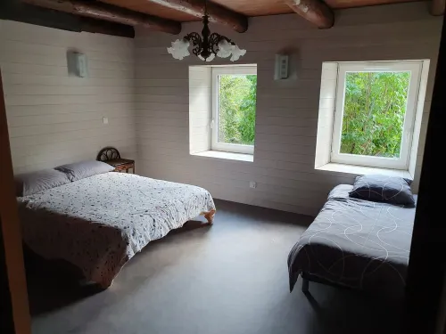 Maison en Pierre Avec Piscine Privée Dans un Domaine Clos et Arboré de 2200 m2 沃雷住宿飯店