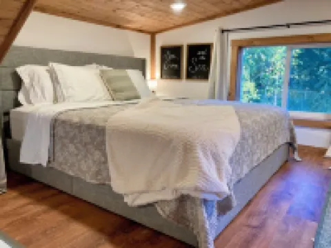 Private Kenai cabin near ocean/airport/fishing Hoteles en Kenai