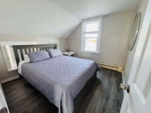 Welcome to your Cozy Oceanside Oasis! Sleeps 10! Water Access from the Backyard! Hotels in Portsmouth