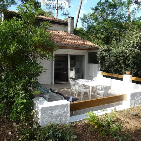 Maisonnette, in the middle of the pines, 5 mn walk to the beach, near Hossegor