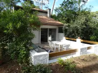 Maisonnette, in the middle of the pines, 5 mn walk to the beach, near Hossegor