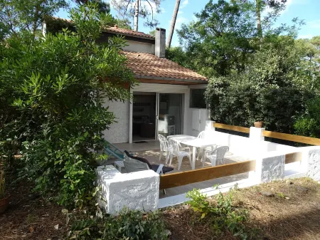 Maisonnette, in the middle of the pines, 5 mn walk to the beach, near Hossegor