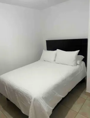 BETSY DENISS Các khách sạn ở 