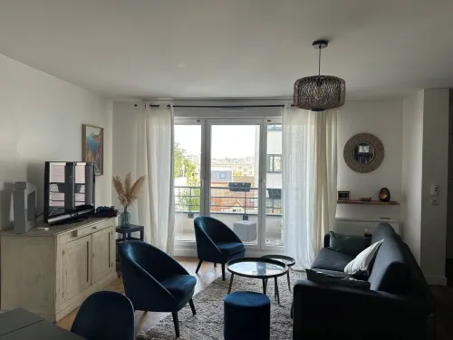 Appartement Lumineux à Suresnes à Côté de Paris Vue Tour Eiffel