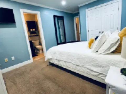 Minutes from New Orleans French Quarter and Bourbon St. 3-Bdrm house; AC, WiFi Hoteles en Chalmette