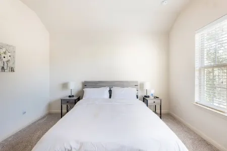 Tranquil Townhome in at Great Oaks, nestled in the heart of Round Rock! Отели рядом с достопримечательностью «The Quarry Splash Pad»