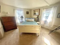 Charming 2-bedroom cottage in fabulous Harwich with WiFi, AC