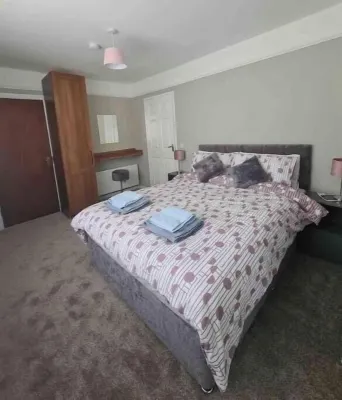 Kinsale town cosy home 2 min walk to town center Kinsale Beach附近的飯店