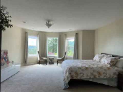 Spacious 6-bedroom house with AC, fitness room in gated quiet area Happy Valley Hotels in Sunnyside