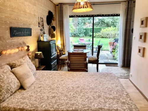 A natural, cocooning escape just 25 minutes from Bordeaux. Hotel di La Lande-de-Fronsac