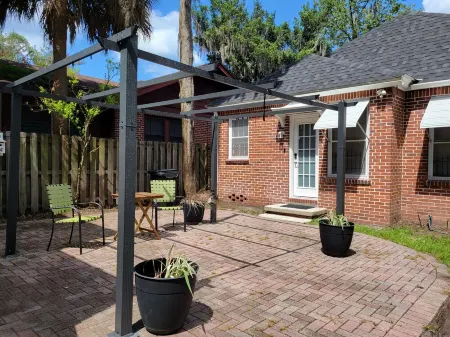 Century House - Walkable to the University of Florida, Includes Parking