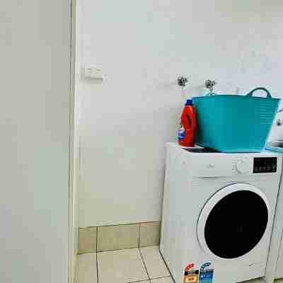 Cozy 2BR Retreat, 3-Minute Drive to Albury Airport Others
