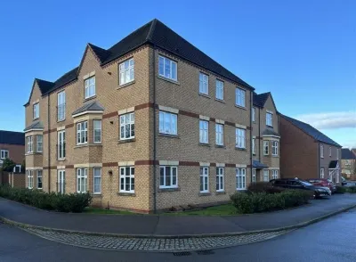 2-bed ground-floor flat in Loughbrough, UK. Free parking, WiFi, Smart TV Hotels in 