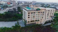 Hotel Saffron Crest