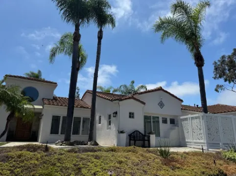 Serene Mini Estate in wonderful Encinitas w/ game room, AC, Sauna, Pool and Spa.