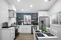 Charming 2-bedroom house in lovely Lodi with WiFi, AC