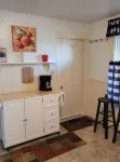 Roberts ave. Immaculate Rental For Nurses Apt B