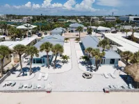Sunset Boulevard - Beachfront with Tiki hut
