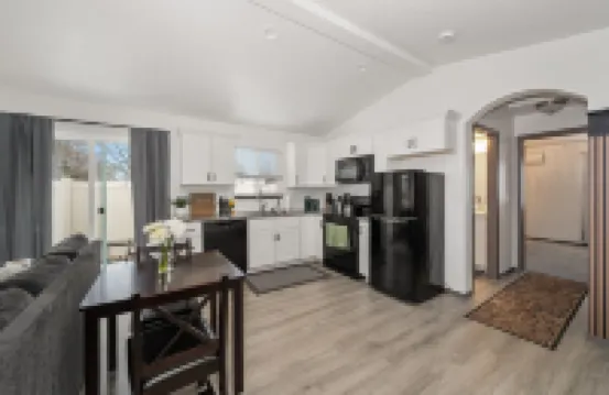 Guest House with private entry and driveway. Pet Friendly!