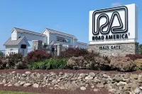 Fully renovated, updated, and high-end finished 5 bedroom facing the marina!