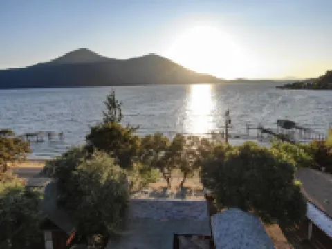 Lakefront Cabin on Silverado Beach