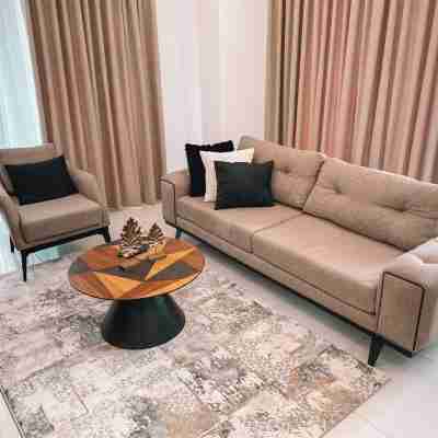 Elegant 2BR near Airport Others
