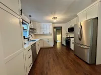 Dockside Retreat on the Canal on Lake Bemidji- 4BR, 3BA-Hot Tub-Fireplace! 버미지 호텔