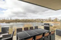 118 Lower Mill Estate. Sleeps 12, Lake Views & Spa