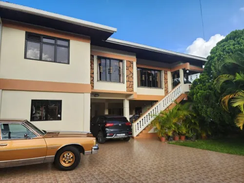 This is a Family Friendly property ideal for groups of 6-10 people. Hotels in Diego Martin